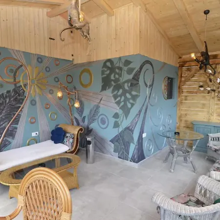 Casa 10 Steaguri * Костинешти